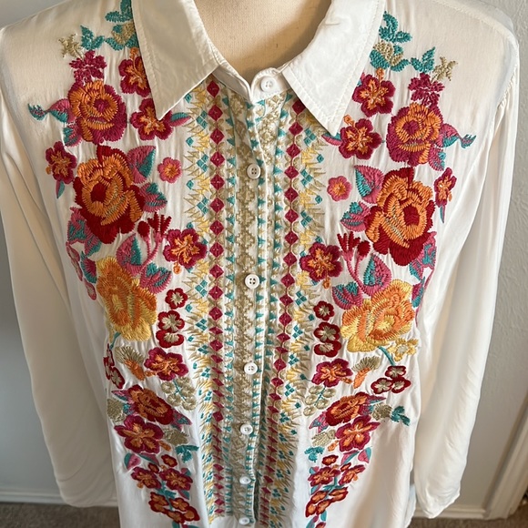 Bohemian Floral Embroidery White Button Down Blouse Andrée by Unit Button Down - Picture 5 of 15